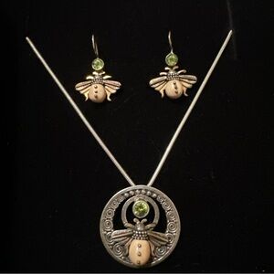 Bee Inspired by Zealandia Designs Sterling Silver & Peridot Necklace & Earrings